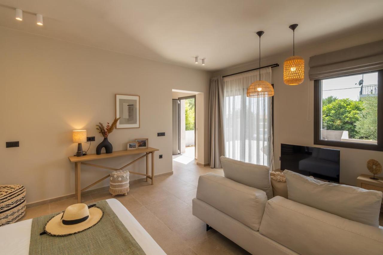 Topos Suites Lassi  Exterior photo