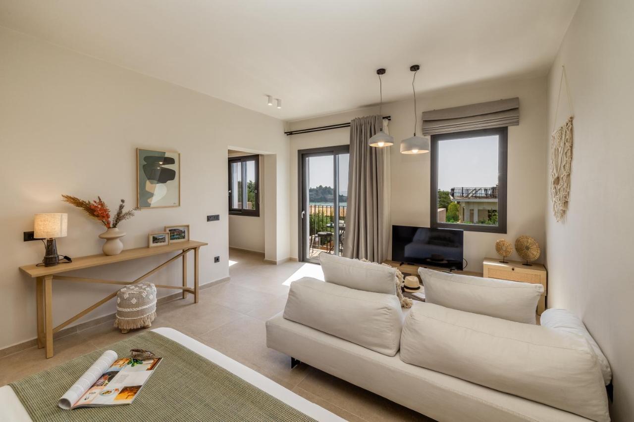 Topos Suites Lassi  Exterior photo